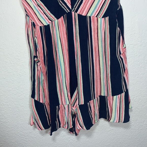 Gigio UMGEE Striped V-Neck Ruffled Romper Front Tie Side Pockets size Medium - Picture 8 of 15